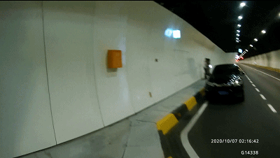 |情侣开车进隧道，男友突然光脚逃跑！网友纷纷劝姑娘分手