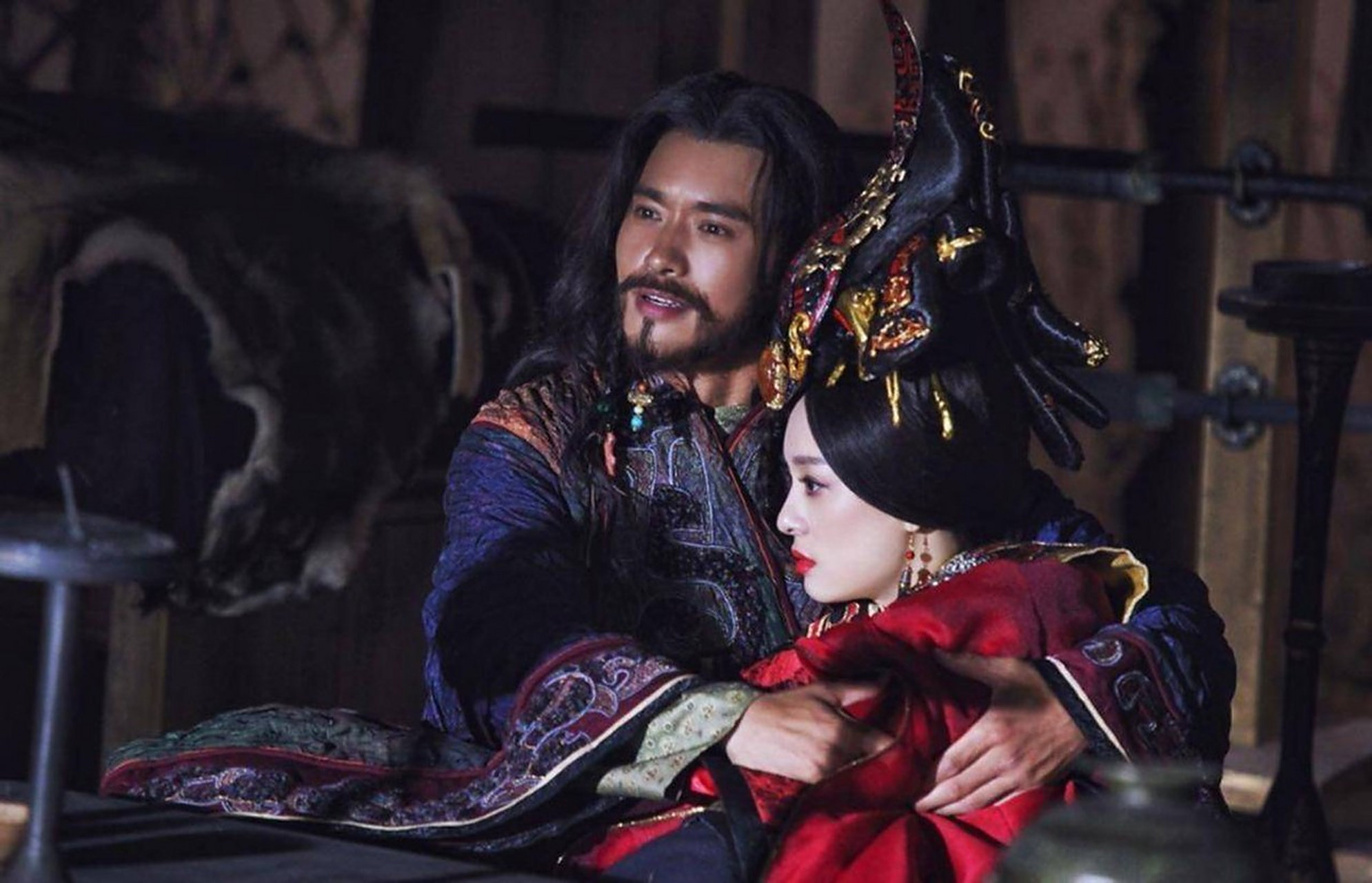 "嬴政冷笑着挥手,士兵把嫪毐的两个儿子塞进麻袋,就要摔死!