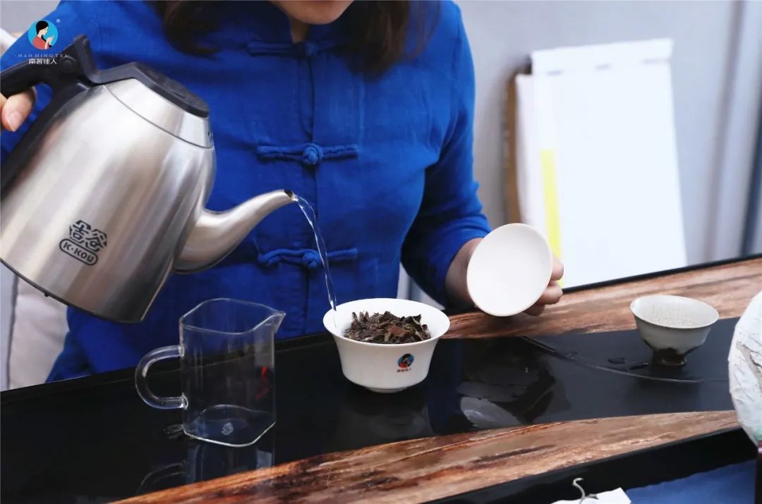 盲品云南古树白茶,能否判断出春茶,秋茶以及晴天,雨天制作?