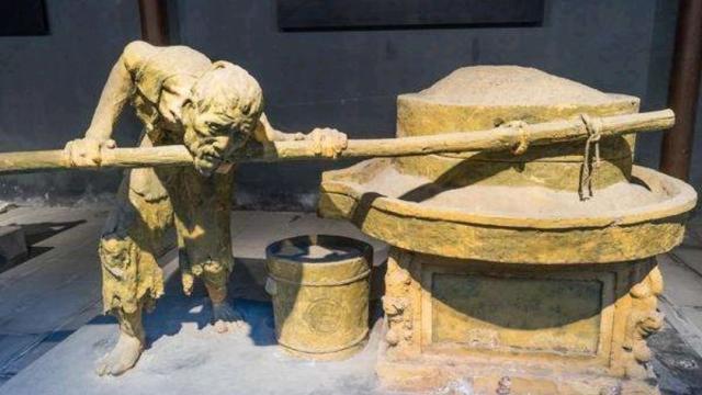 古人讲:"有钱能使鬼推磨",下半句更耐人寻味,可惜少有人知