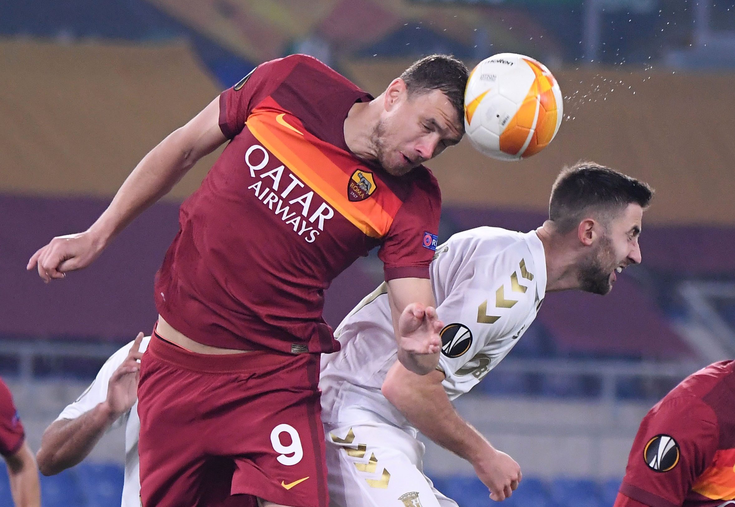 足球——欧罗巴联赛:罗马晋级16强