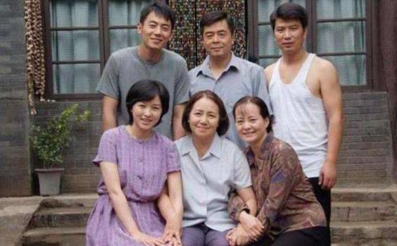 "母亲专业户"李野萍:国家一级演员,戏红人不红,亲弟李幼斌