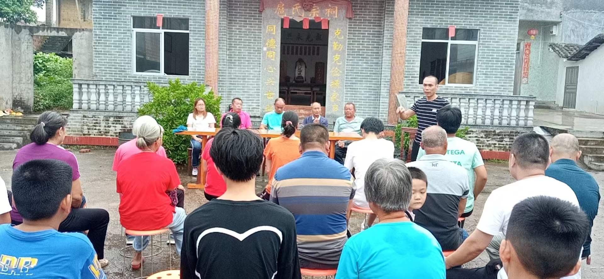 扈氏网广西容县扈氏宗亲举办第一届奖优助学活动