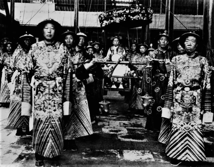 慈禧西逃经历了什么?跟着下人嚼玉米杆,转头又能每天百种菜谱?