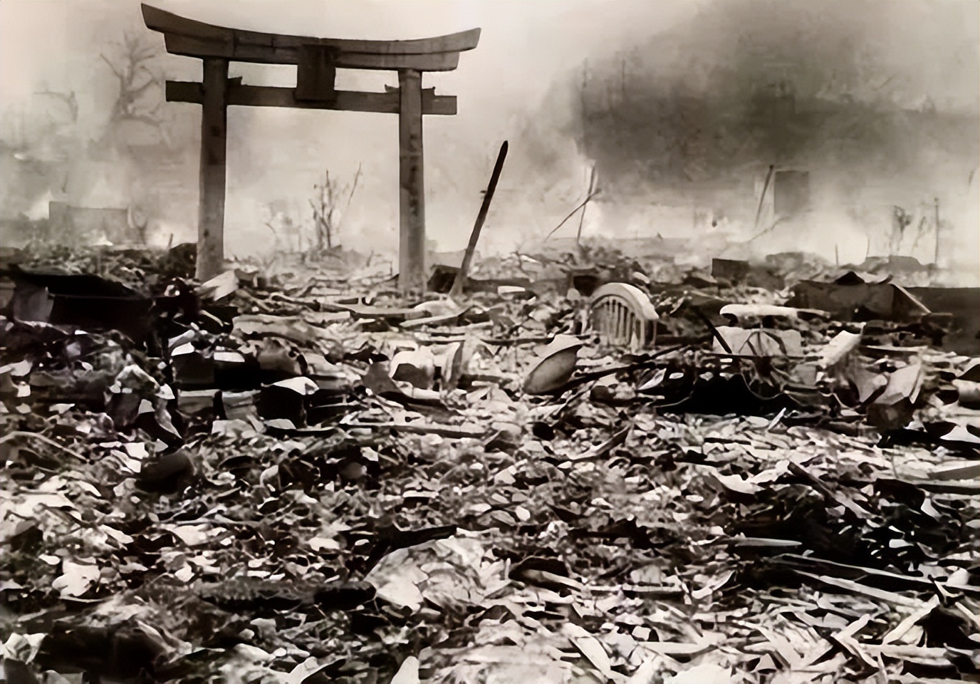 二战后,日本国内一片废墟,为何能用短短30年崛起为世界第二?