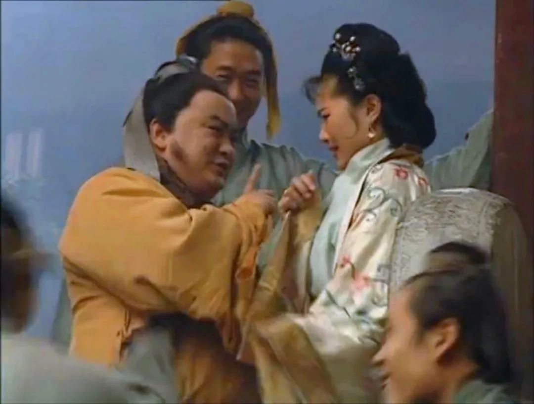 先有高衙内调戏林娘子,才有了林冲雪夜上梁山.