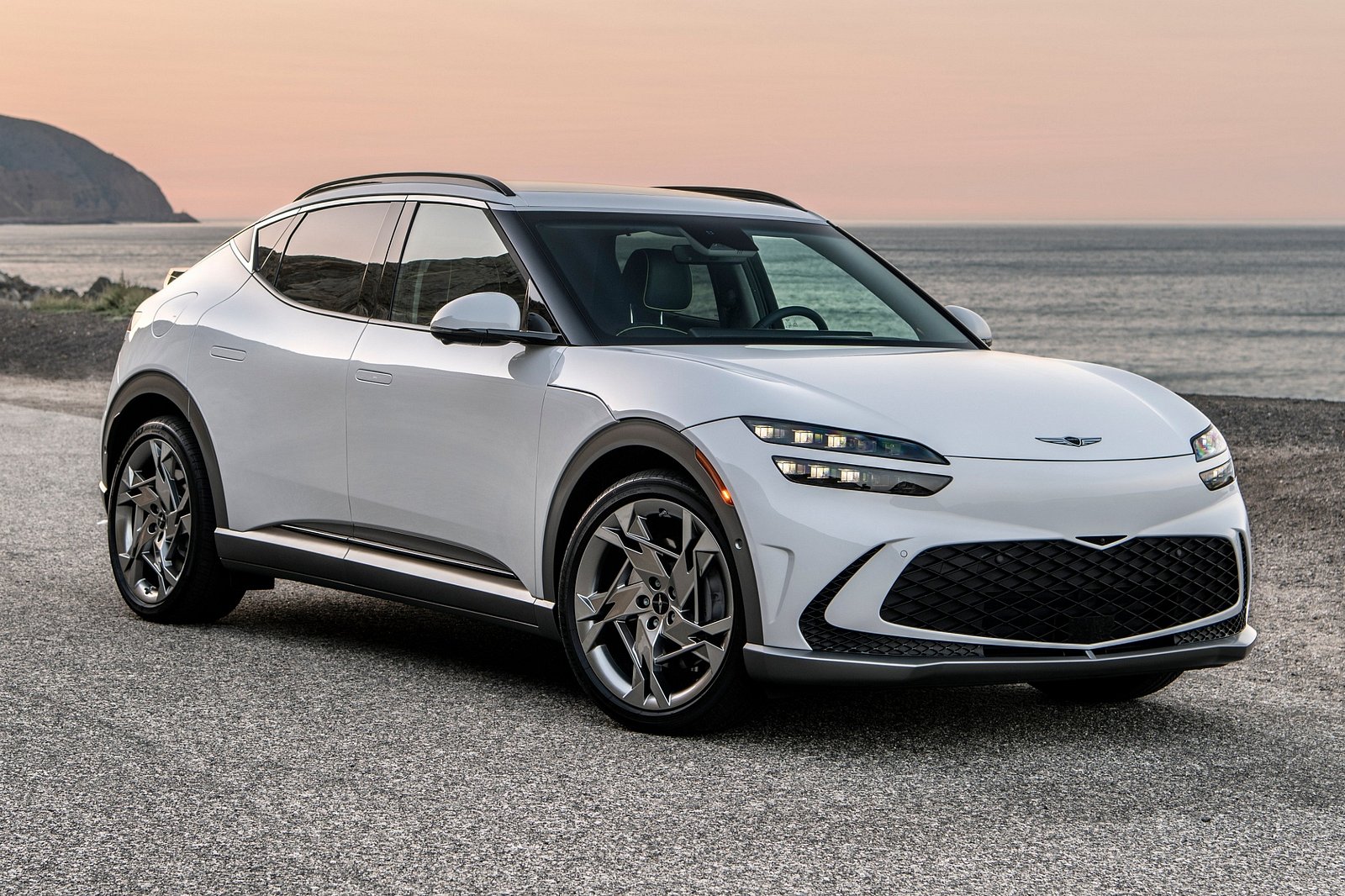 2024genesis gv60 rwd 公布续航里程为 294 英里价格为52000 美元