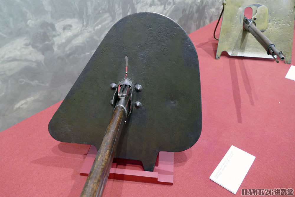 俄罗斯博物馆展出一战时期三款步枪手盾牌 直观感受武器研制特点