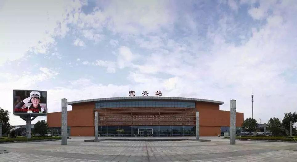 宜兴火车站设计理念为"一个茶壶,两个茶杯",体现陶都地方特色