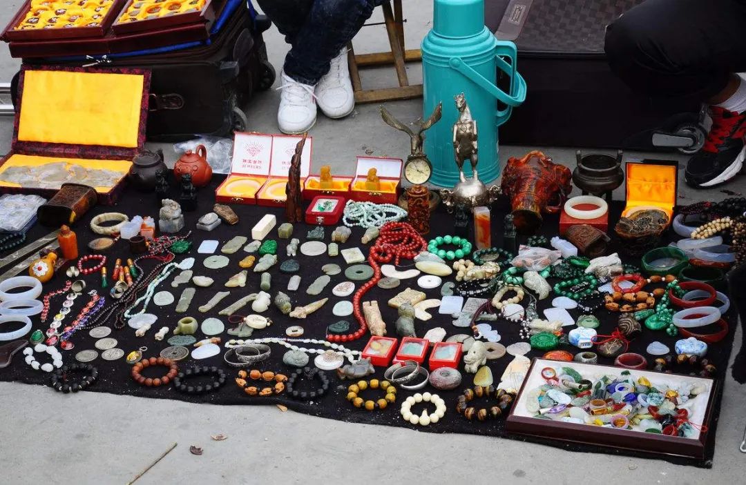 "摆地摊"卖东西需要注意的"8"方面