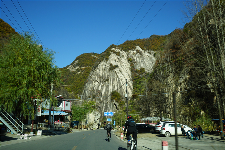 西安秦岭最牛景点,周边环境乱糟糟,一块石碑却让游客排队来打卡