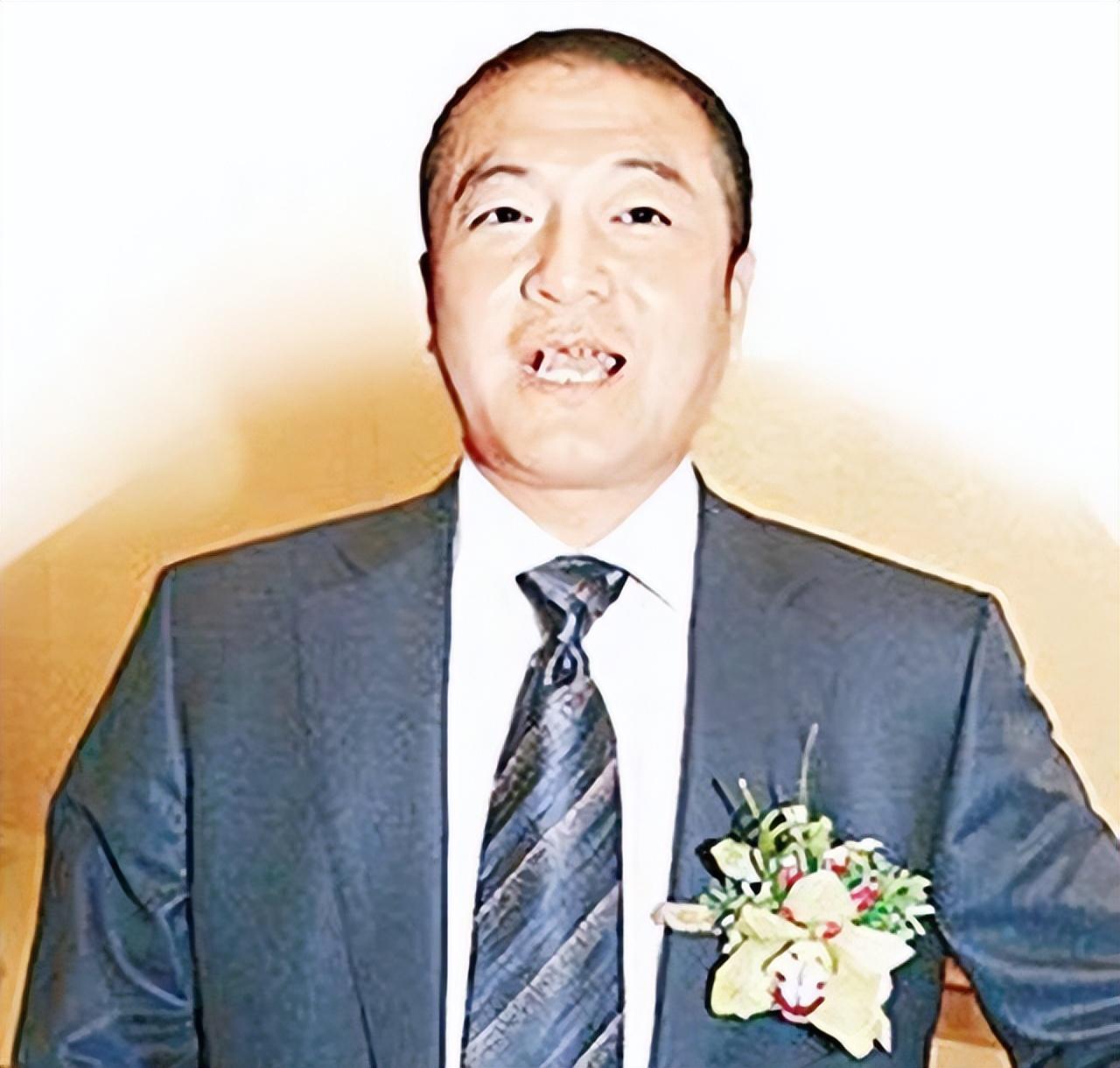 蔡奎:12年拿前妻280亿离婚费,花14亿购豪宅,娶空姐