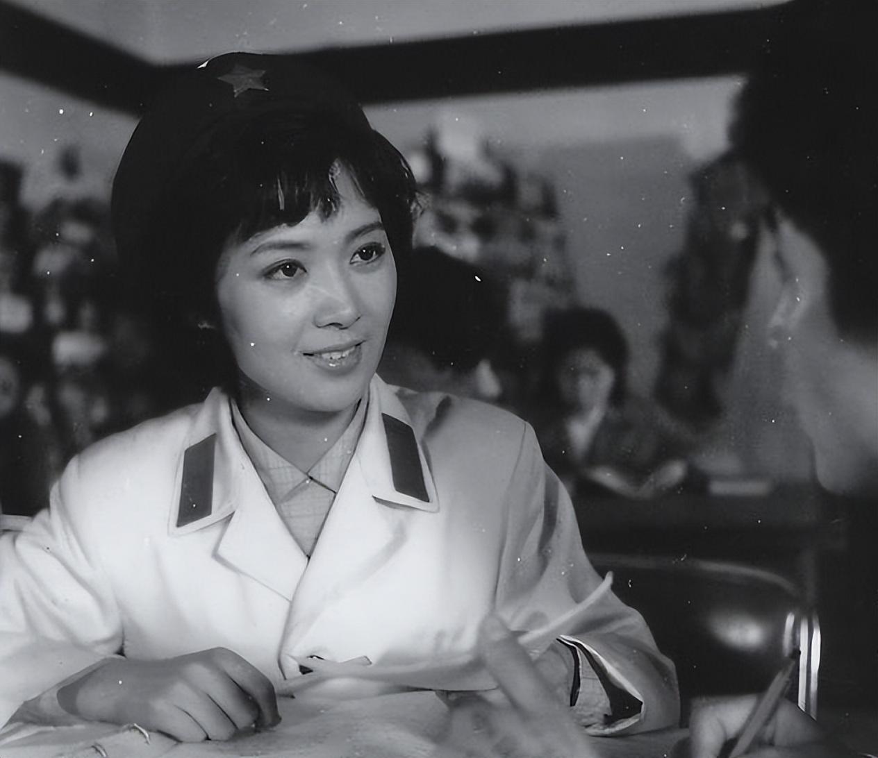 龚雪1953年,龚雪出生在上海市黄浦区,家中称得上是书香门第.