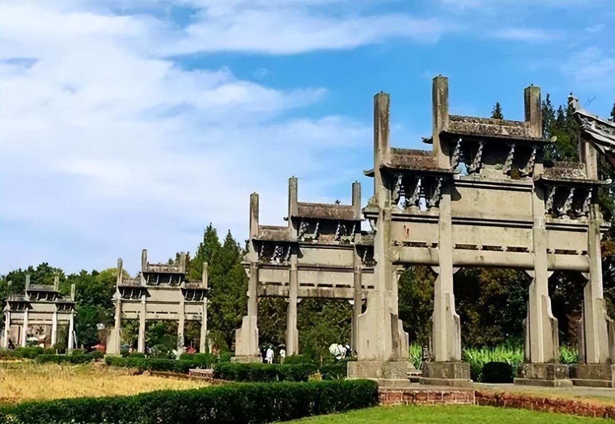 棠樾牌坊群:明清古徽州建筑艺术的代表作