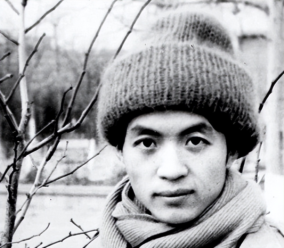 朦胧派诗人顾城,杀妻后自杀,疯子般的天才