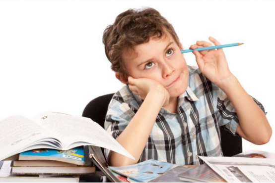 上课注意力涣散,始终无法集中精神学习,家长该如何帮助孩子