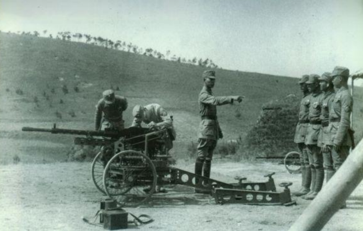 苏罗通st-5机关炮:八路军最特色武器,每分钟320发,射2200米高