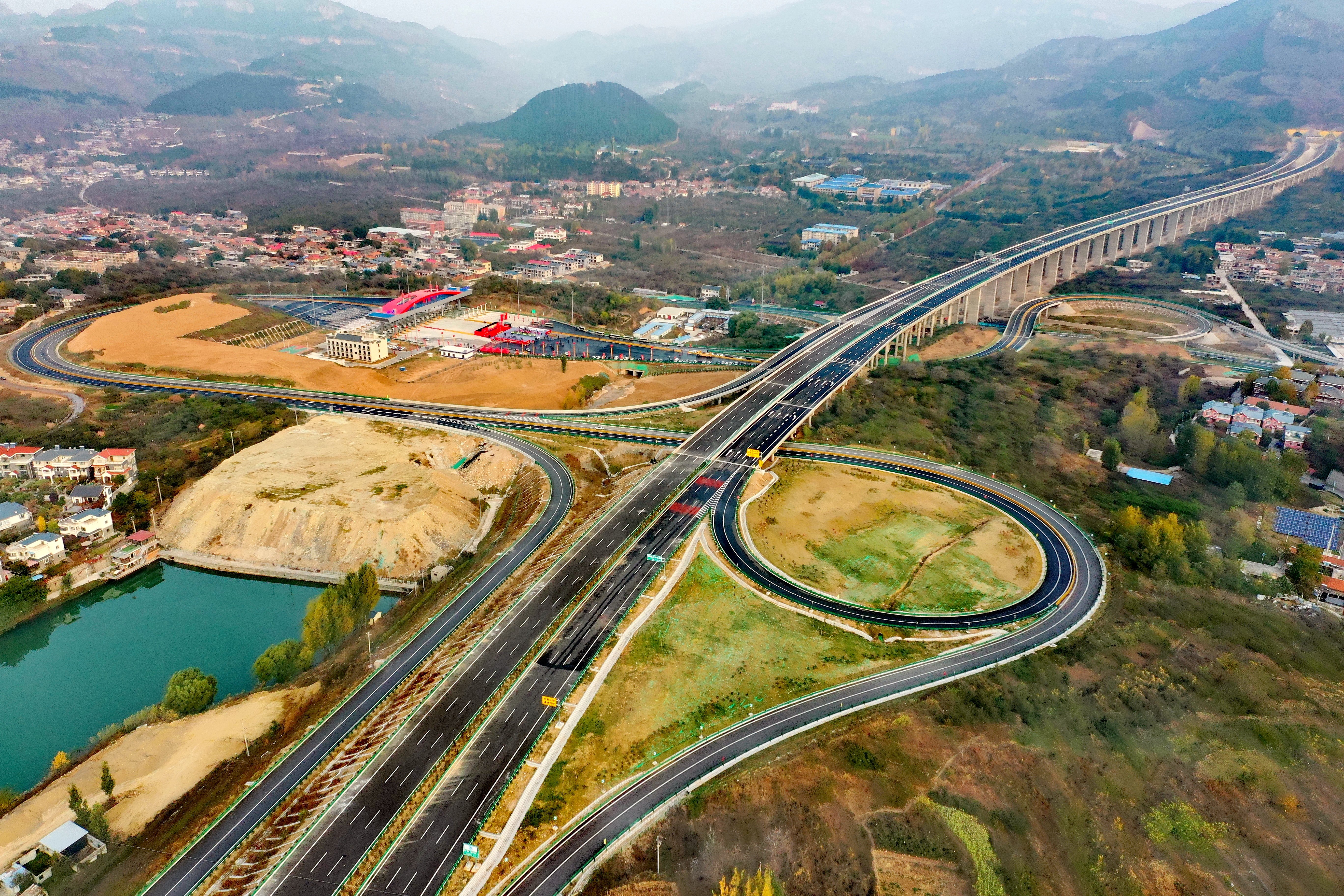 济泰高速公路图片