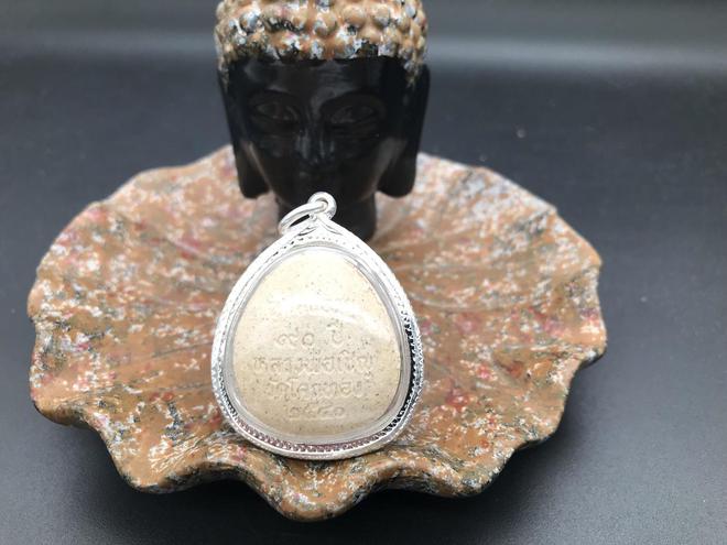 龙婆称2540掩面佛