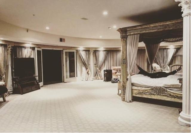 走进黄子韬住的豪宅,特意把楼梯设计为回字形,真是霸气侧漏