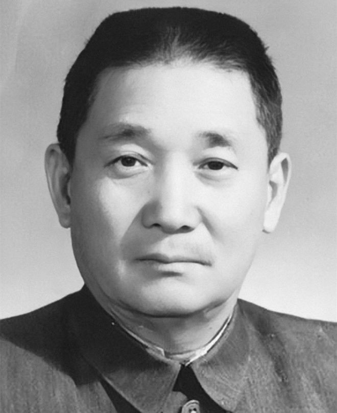 1950年,和平将军张治中密会蒋经国,但是等来的却是台湾的轰炸机