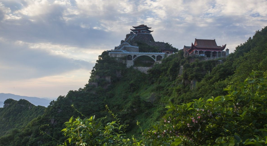 黃石旅遊景點介紹,黃石好玩地方推薦,黃石著名五個旅遊景點推薦