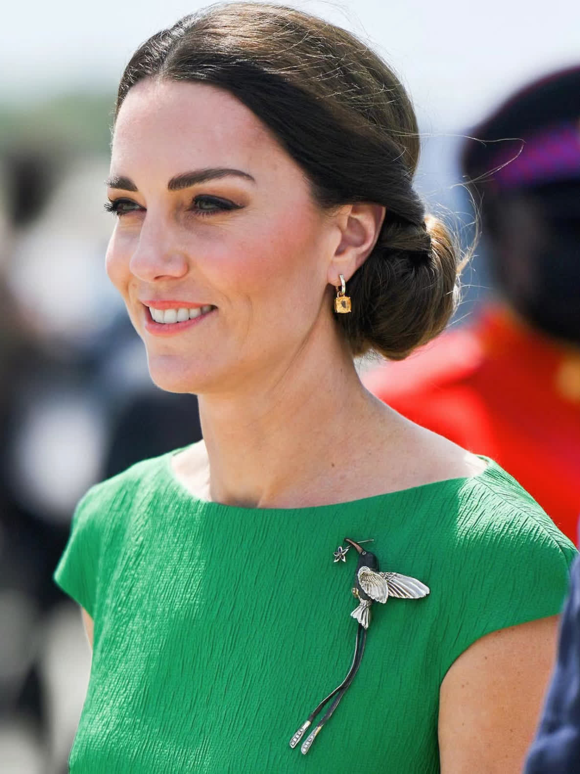 凯特王妃佩戴牙买加国礼胸针,纪念女王登基50周年