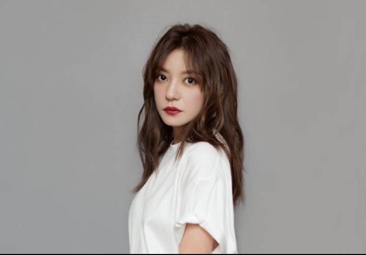 发型这么梳,大脸瞬间变小脸,8款大方脸女生优选发型,婉约时尚