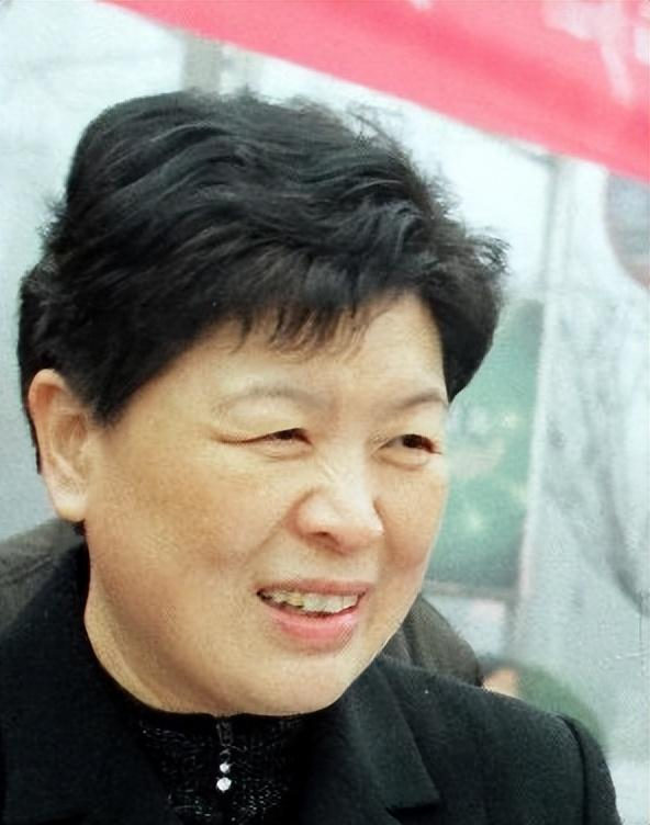 安徽落马漂亮女贪官尚军依靠性贿赂,傍上两个副省长助力自己升迁