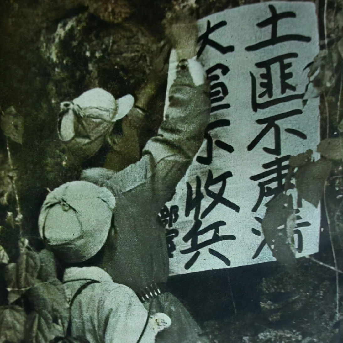 1950年,湘西土匪抢军车,带队排长壮烈牺牲,女文工团员被掠走