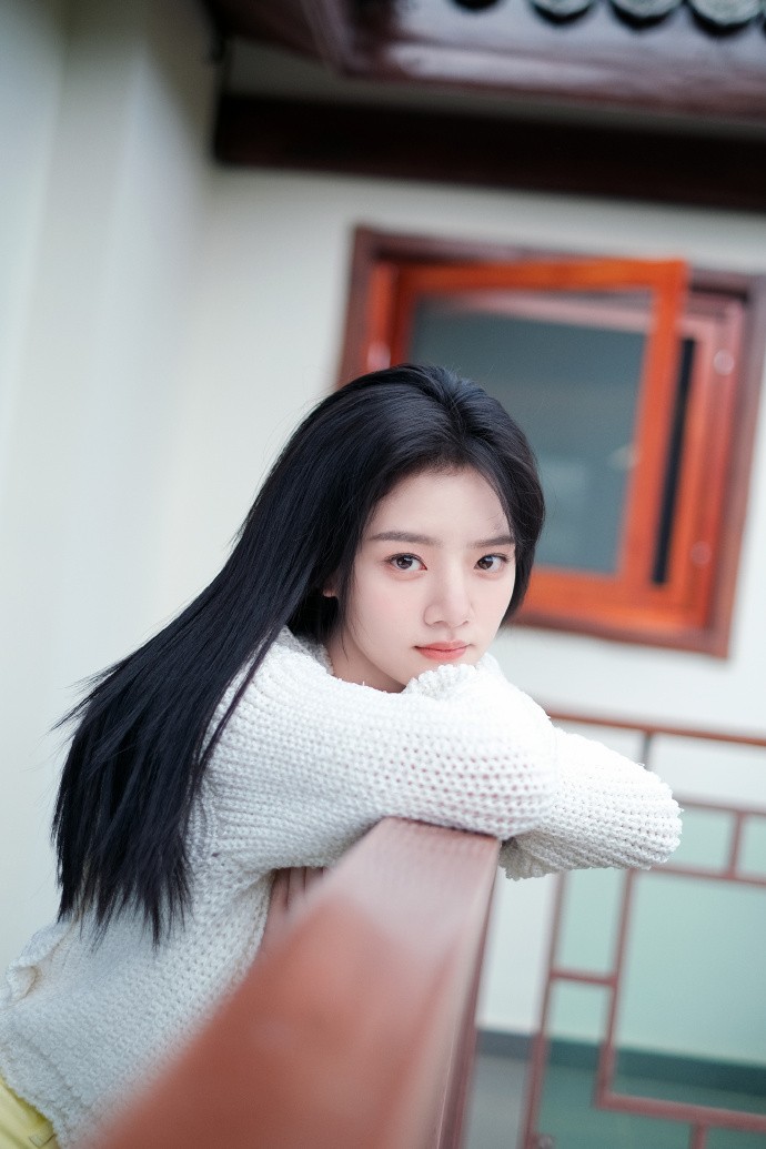 任敏的美被低估了!放弃压头顶的发型和少女感,中性少年感更好看