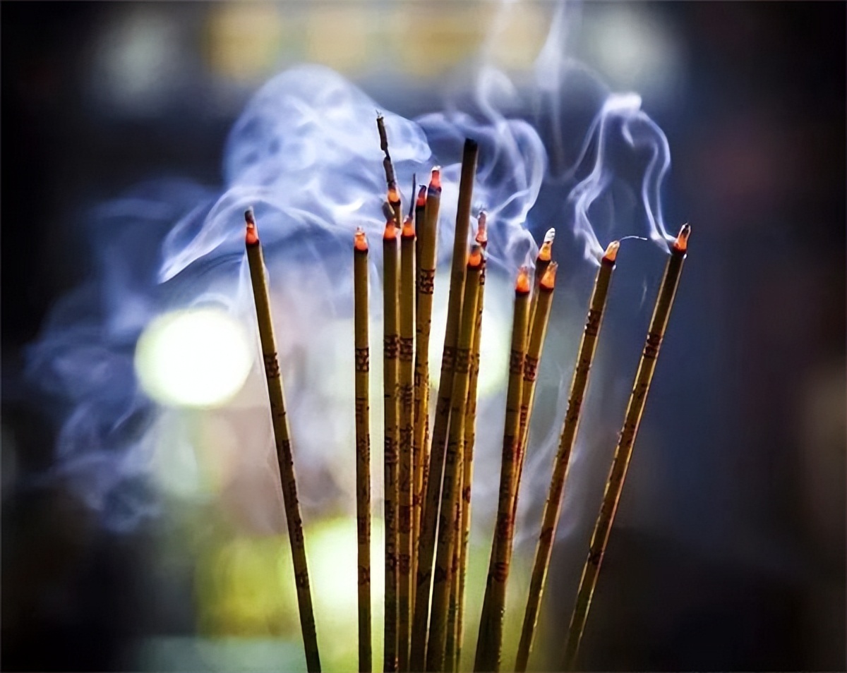 烧香祭拜应该烧几根?三,六,九都有不同讲究,不懂别瞎拜