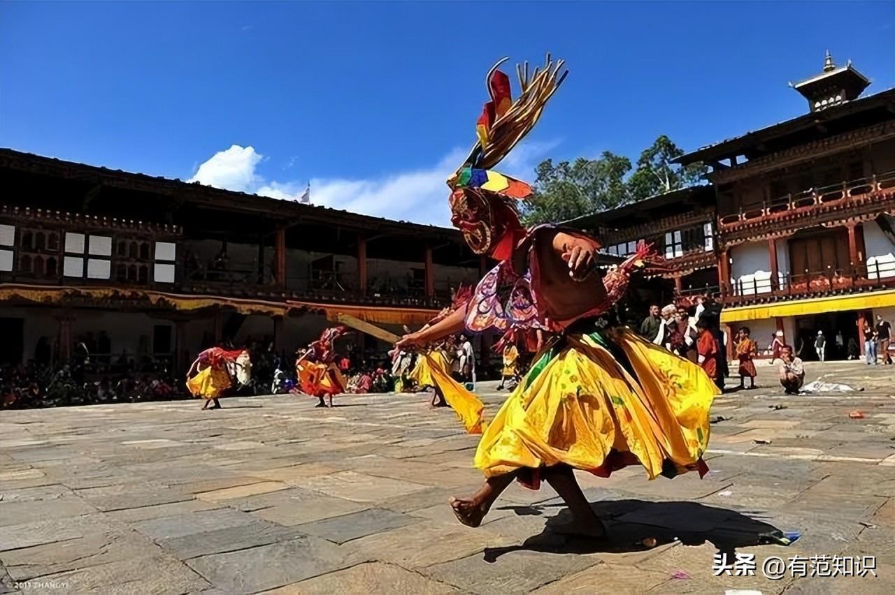 1不丹文化的背景和特点不丹是一个以喜马拉雅山脉为背景的山地国家