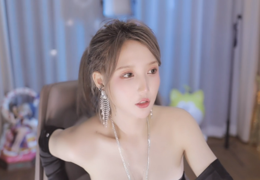 minana呀国产女主播直播间上演:修水管剧