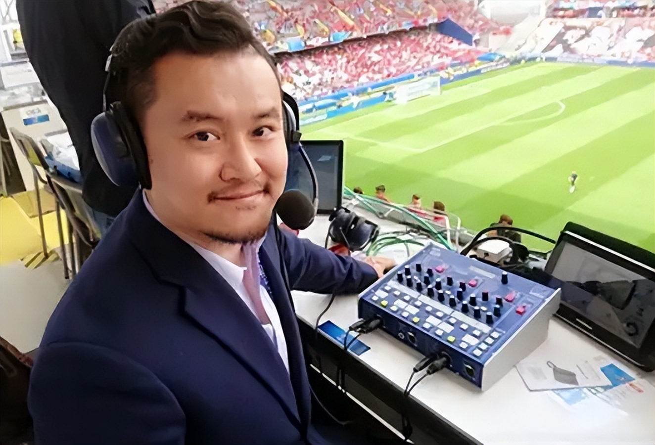 "足球诗人"贺炜,真的给理工男长脸,认真起来没文科生什么事