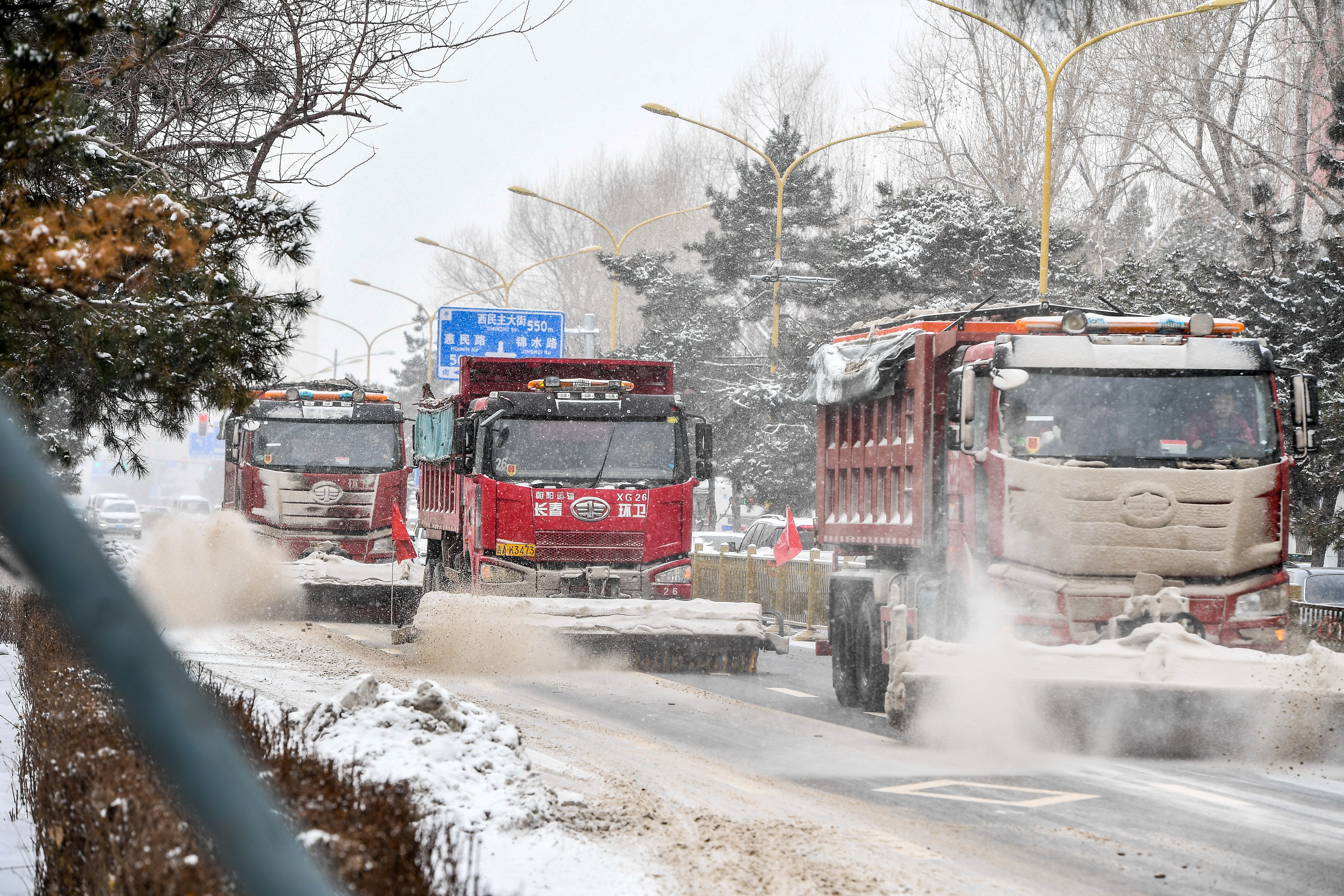 长春环卫工人扫雪图片