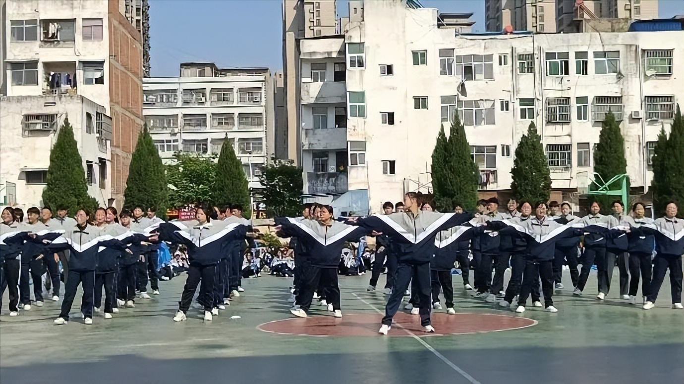 阜阳阜南二中举行高一年级广播操大赛,速度围观点赞