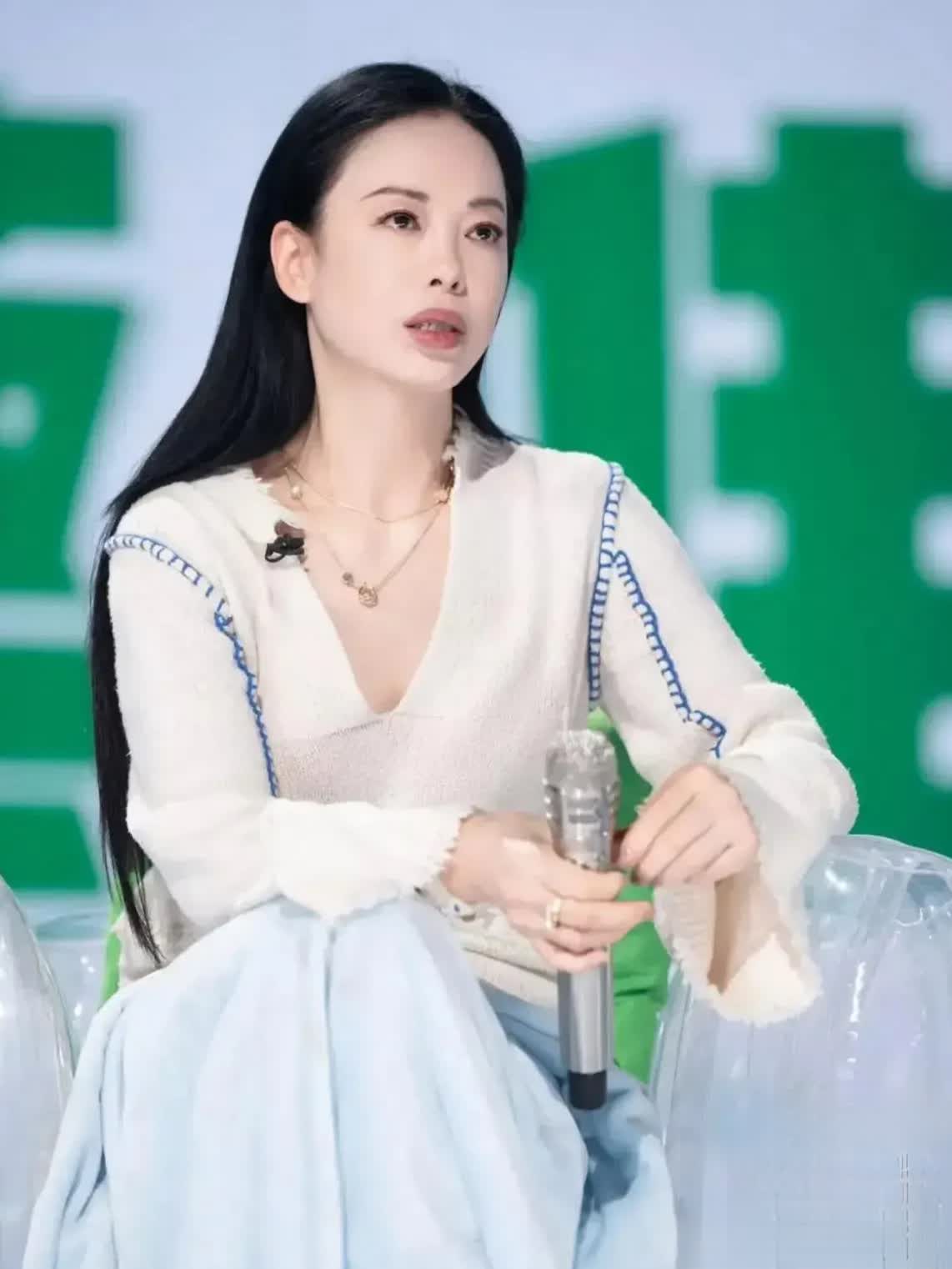 黄绮珊整容后惊艳亮相,变身清纯美少女!