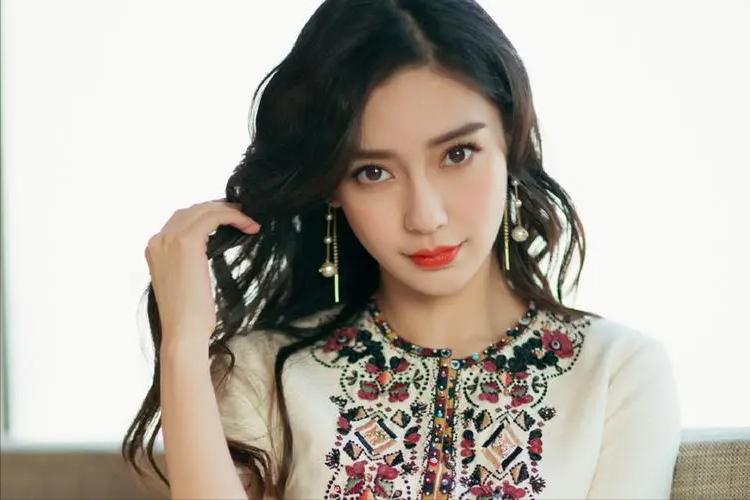 angelababy强势复出登上外刊外媒评论讽刺不已