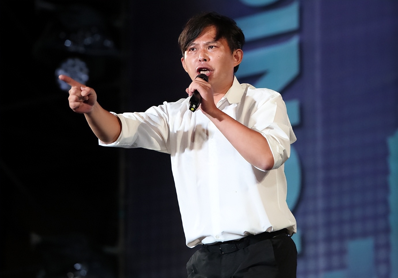 深绿黄国昌被控侵占公有土地自拆违建,其他违建户抱怨被牵连