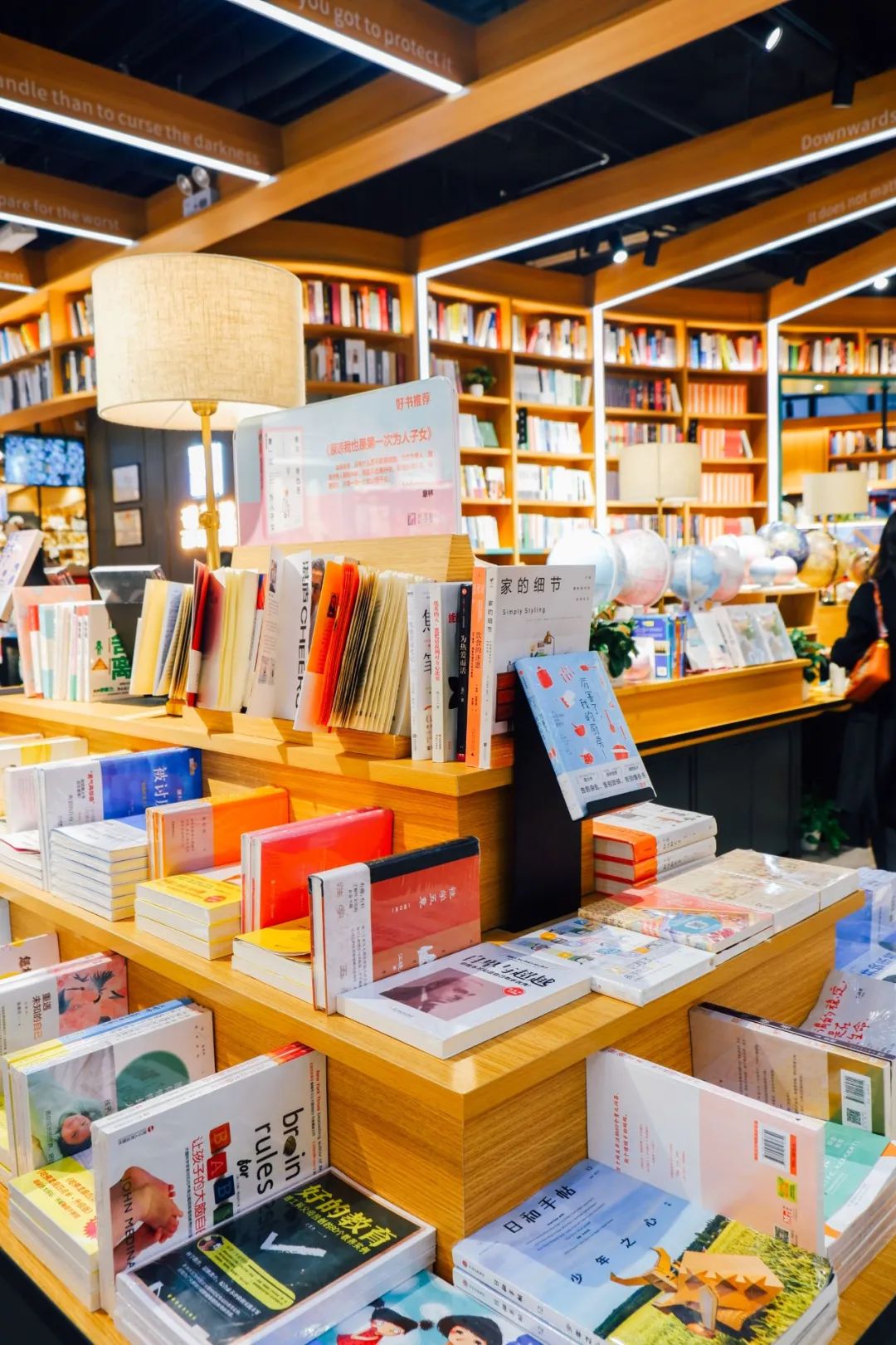 郑州瀚海海尚「ins风书店」!好逛!