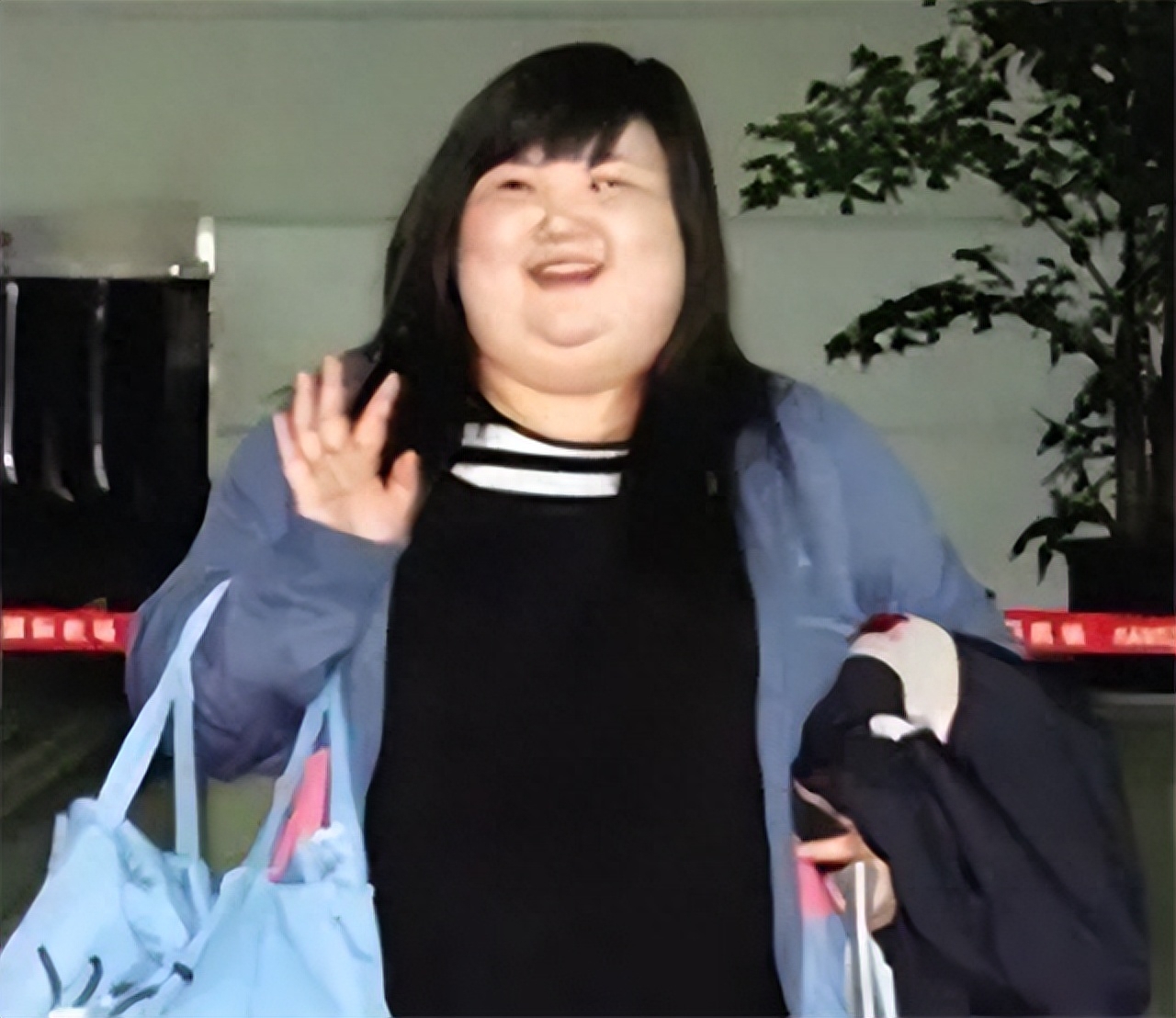 小时候的熊娅长相白净又漂亮,十分惹人喜爱