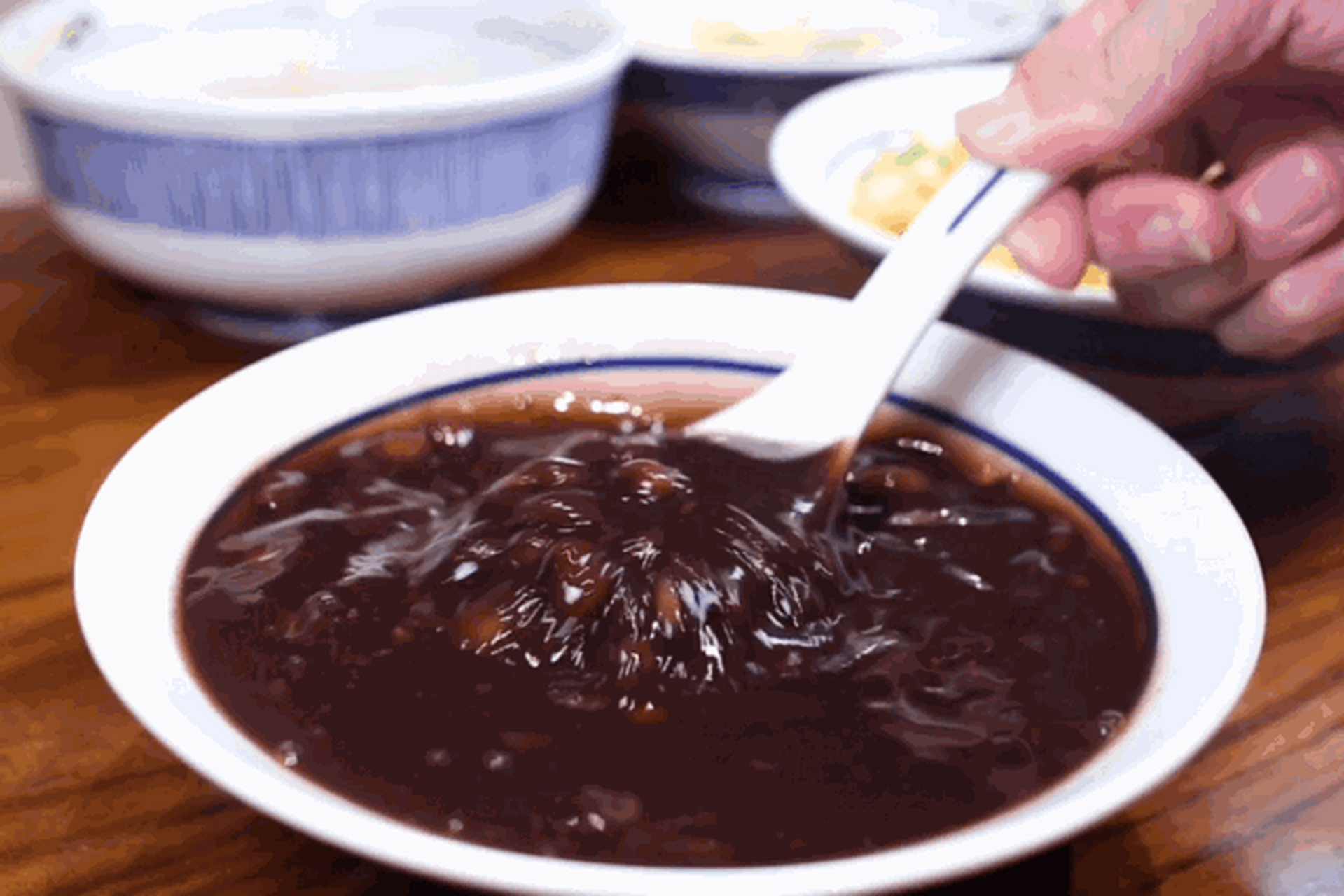 四豆饮:  四豆分别是:黄豆,黑豆,绿豆,白饭豆.