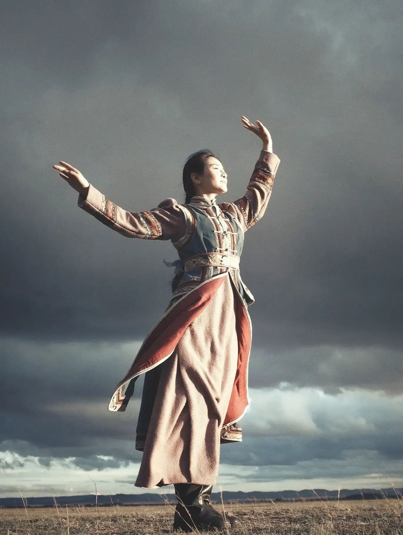 《父亲的草原母亲的河》德姬:康洪雷钦定女主角也是首位藏族影后