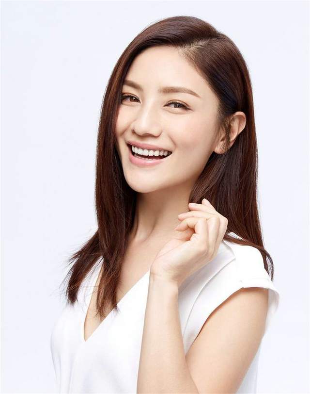 胡可:曾是主持人,演员很有灵气,为家庭牺牲事业后选择重新出发