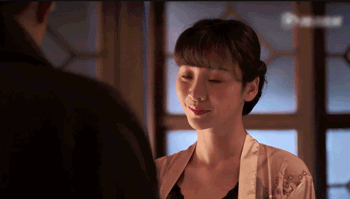 柳岩吊带红内衣出境,一人撑起半部剧,然而仍难摆脱