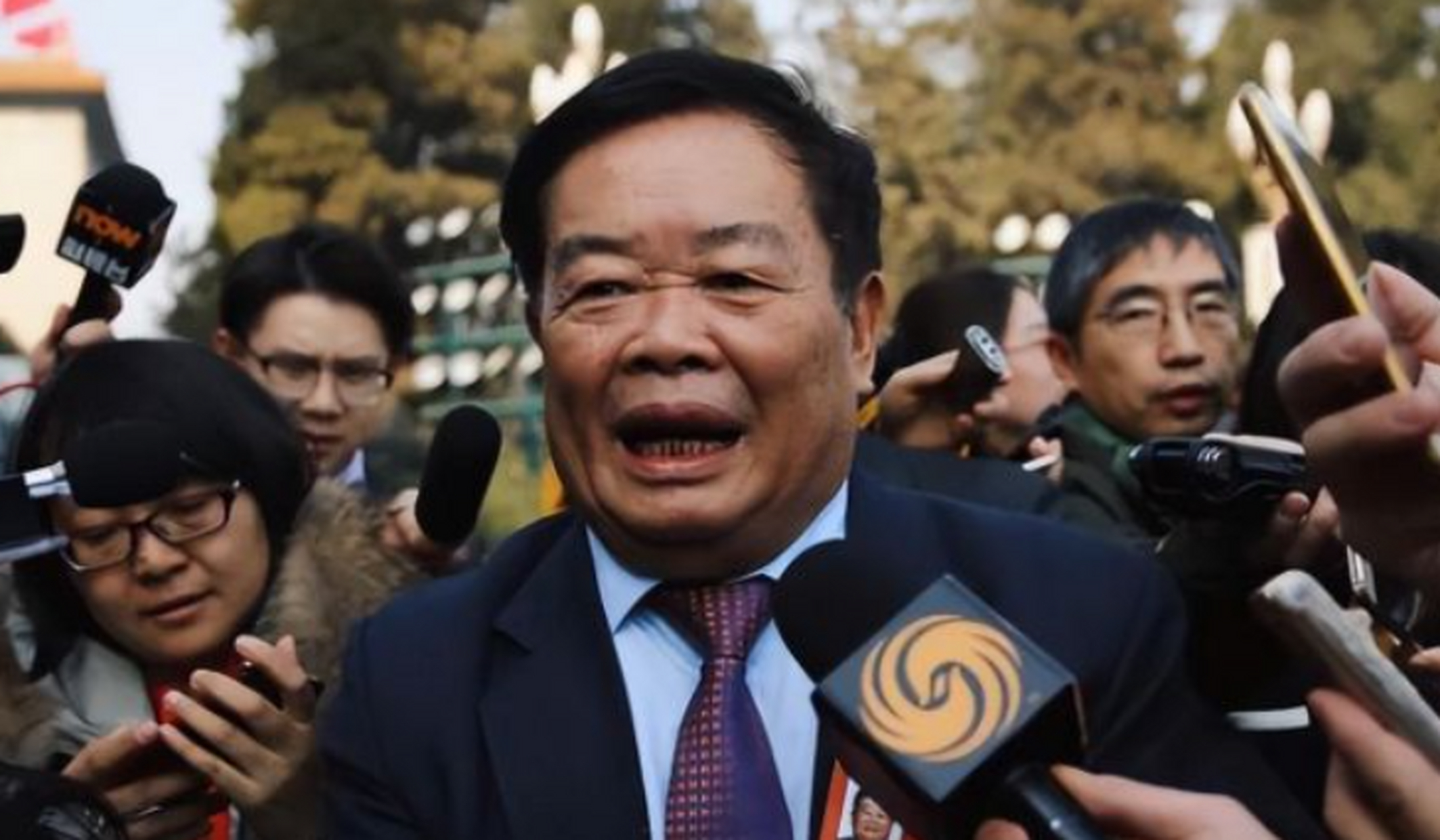 接手后,曹德旺才知道收费站一直亏损,最后他用一招实现"扭亏为盈",短