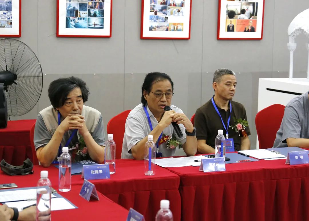 天津美术学院教授景育民发言天津美术学院教授景育民指出,以70院士为