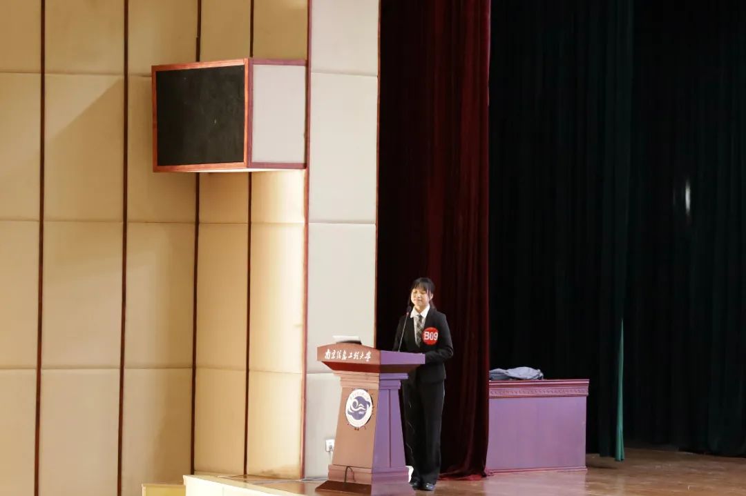 应用气象学院 2018级 周雨辰 她是气象人,亦是科研者,潜心研究臭氧
