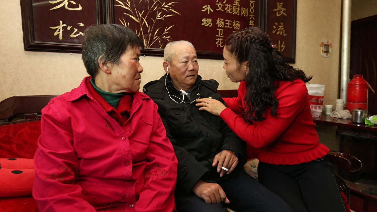 我65岁,伺候丈夫一辈子,退休了发现一个残酷真相,给女人提个醒